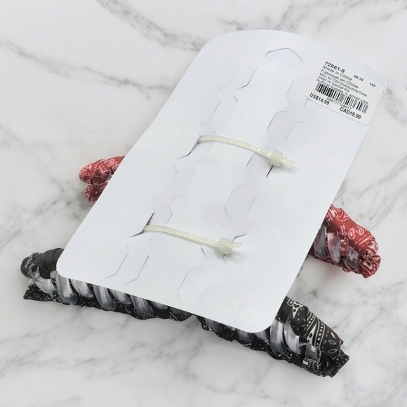 🆕️Set of 2 Bandana Print Hair Claw Clips 🖤❤️ Trendy Large Hair Accessories - Picture 4 of 9